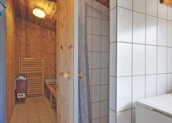 spitze-schwarz-weise-sauna-ferienhaus