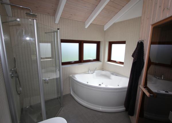 Spitze Holz-Ferienhaus-Marielyst-Bøtø mit Sauna u. Whirlpool